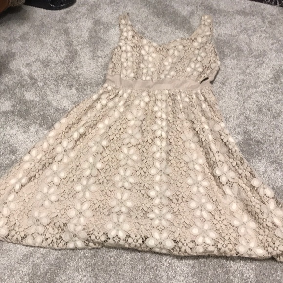 Dresses & Skirts - Lace dress